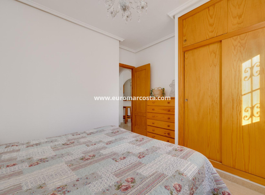 Sale - Chalet - Torrevieja - Pueblo - Centro