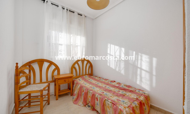 Sale - Chalet - Torrevieja - Pueblo - Centro