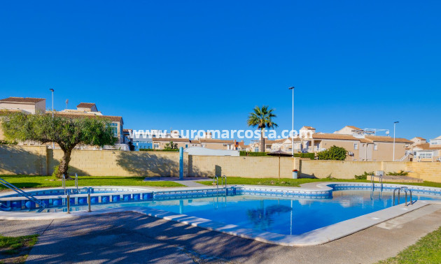 Sale - Chalet - Torrevieja - Pueblo - Centro