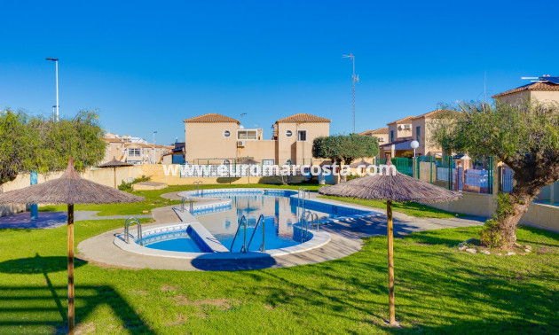 Sale - Chalet - Torrevieja - Pueblo - Centro