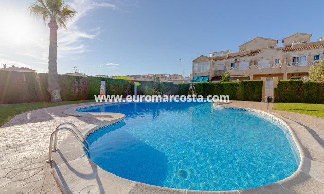 Sale - Chalet - Torrevieja - Pueblo - Centro