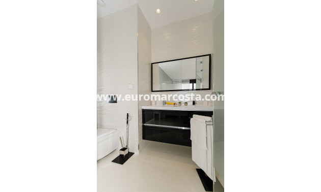 Venta - Modelo Silvia - Orihuela Costa