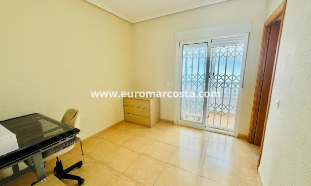 Venta - Bungalow - Torrevieja - Aguas Nuevas