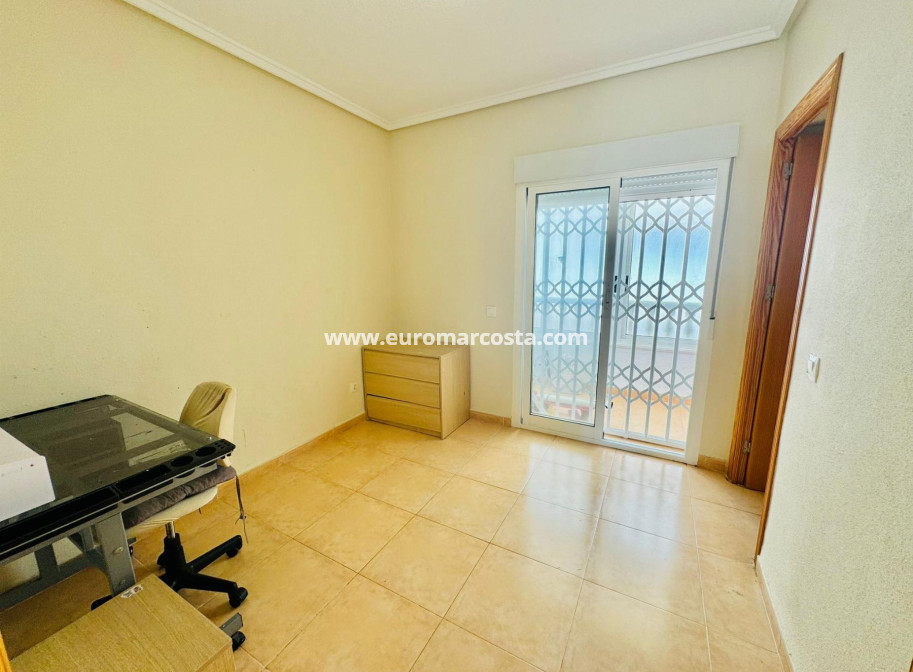 Venta - Bungalow - Torrevieja - Aguas Nuevas