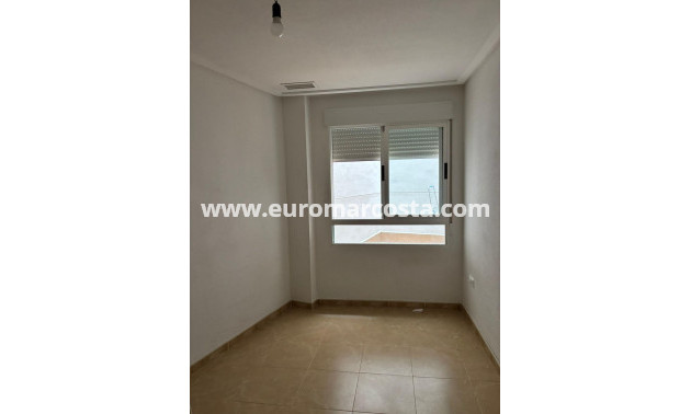 Sale - Apartment / flat - Almoradi - Centro urbano 2