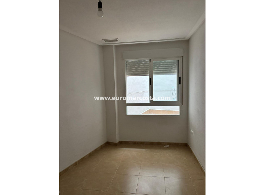 Sale - Apartment / flat - Almoradi - Centro urbano 2