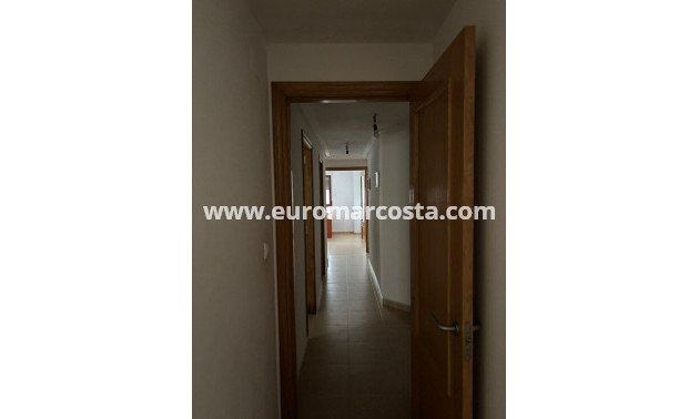 Sale - Apartment / flat - Almoradi - Centro urbano 2