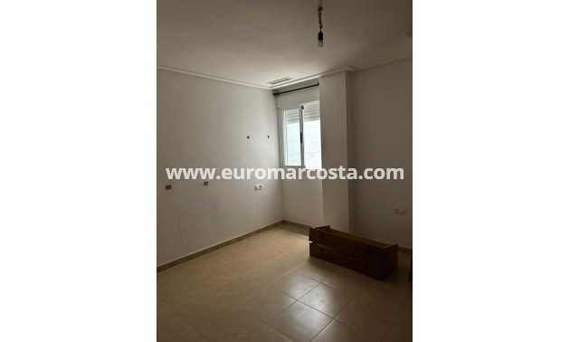 Sale - Apartment / flat - Almoradi - Centro urbano 2