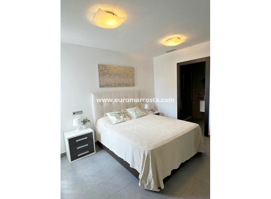 Sale - Apartment / flat - La Mata