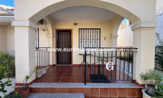 Venta - Villa / Semi pareado - Guardamar del Segura - Urbanizaciones