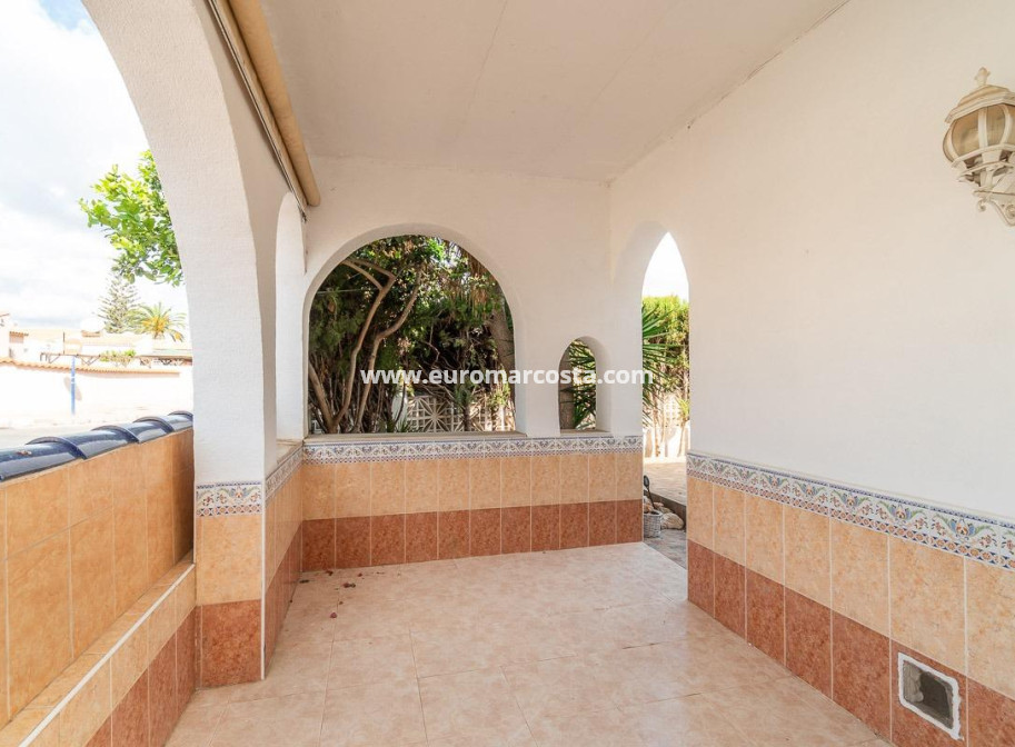 Sale - Villa - Orihuela Costa