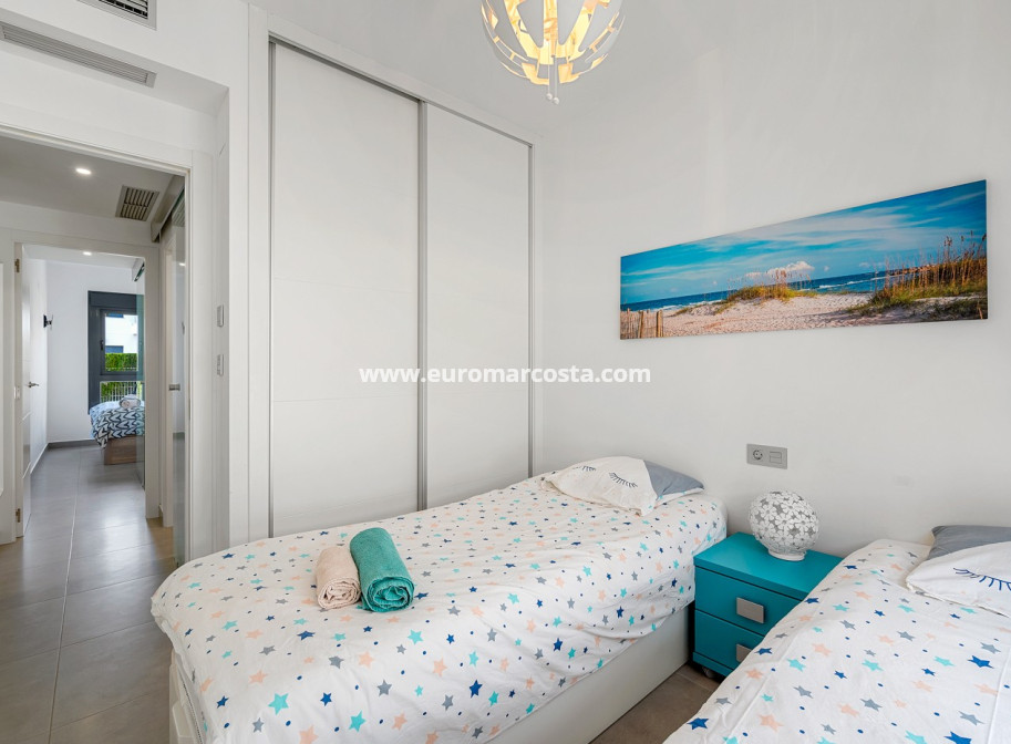 Sale - Apartment / flat - Pilar de la Horadada