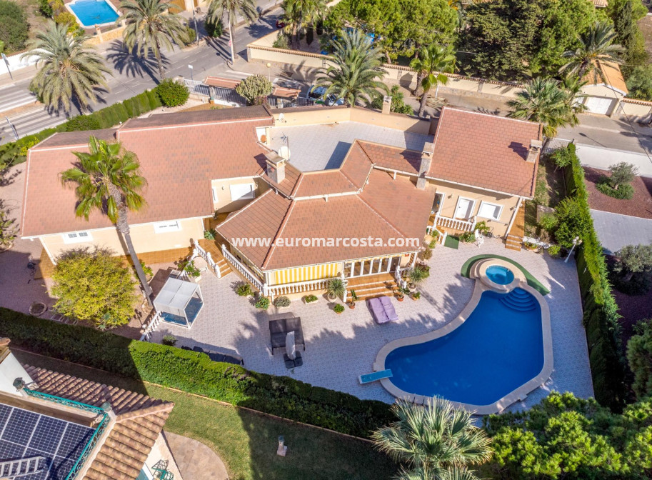 Sale - Villa - Orihuela Costa