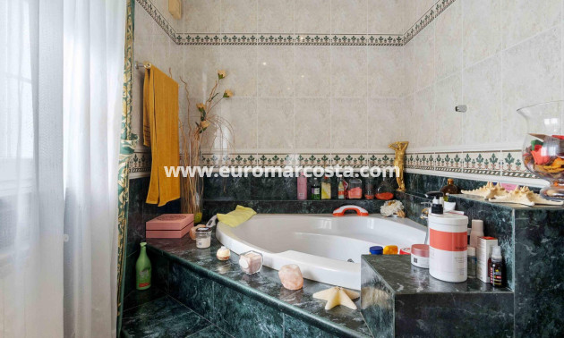 Sale - Villa - Orihuela Costa