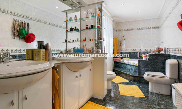 Sale - Villa - Orihuela Costa