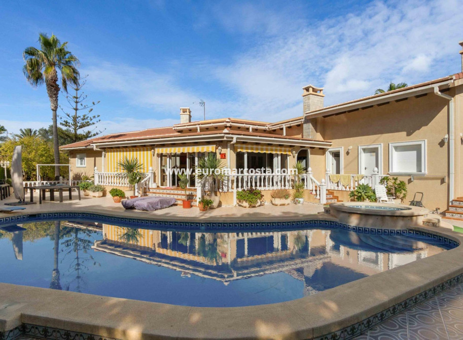 Sale - Villa - Orihuela Costa