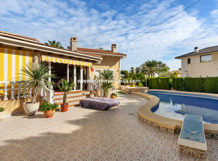 Sale - Villa - Orihuela Costa