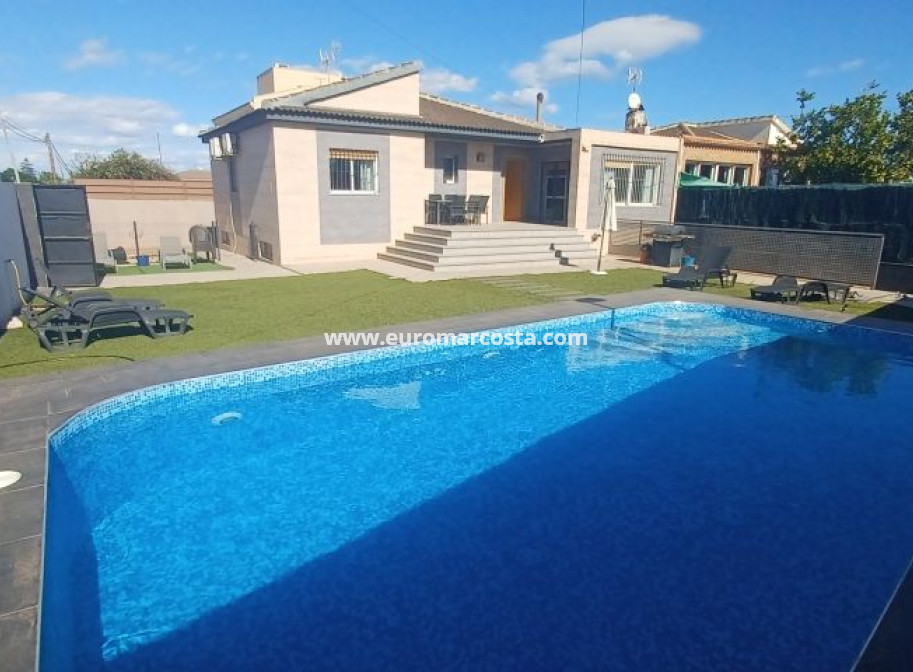 Sale - Villa - Torrevieja - TORREVIEJA