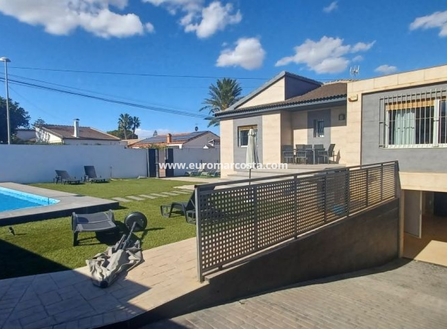 Sale - Villa - Torrevieja - TORREVIEJA