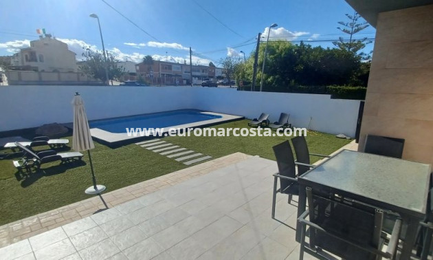 Sale - Villa - Torrevieja - TORREVIEJA