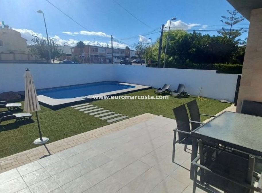 Sale - Villa - Torrevieja - TORREVIEJA