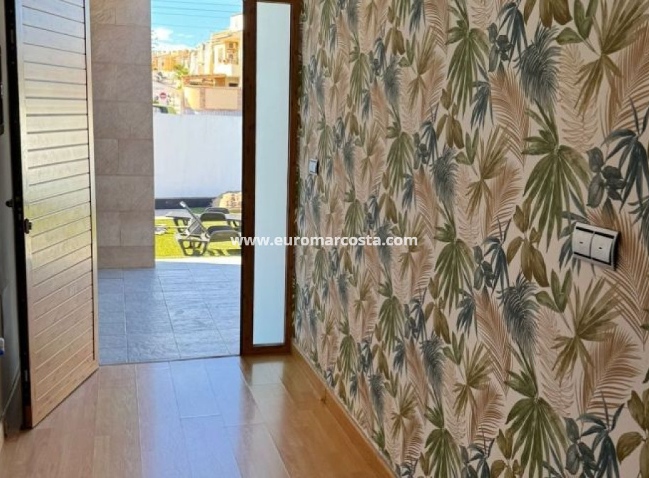 Sale - Villa - Torrevieja - TORREVIEJA