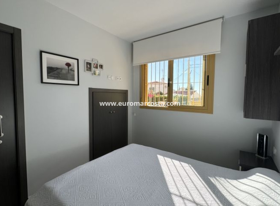 Sale - Apartment / flat - Orihuela Costa