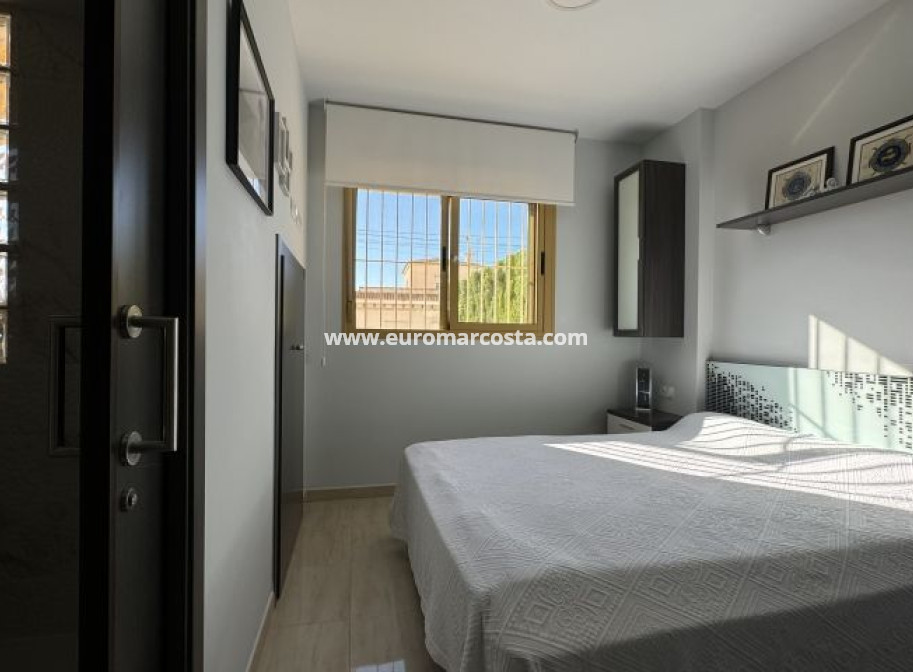 Sale - Apartment / flat - Orihuela Costa