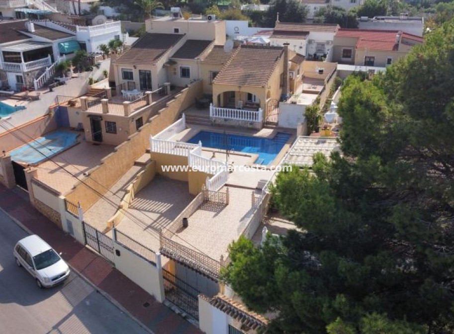 Sale - Villa - Torrevieja - Orihuela Costa