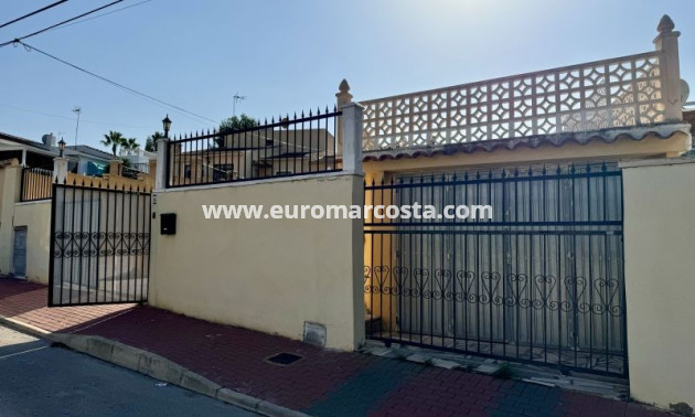 Sale - Villa - Torrevieja - Orihuela Costa