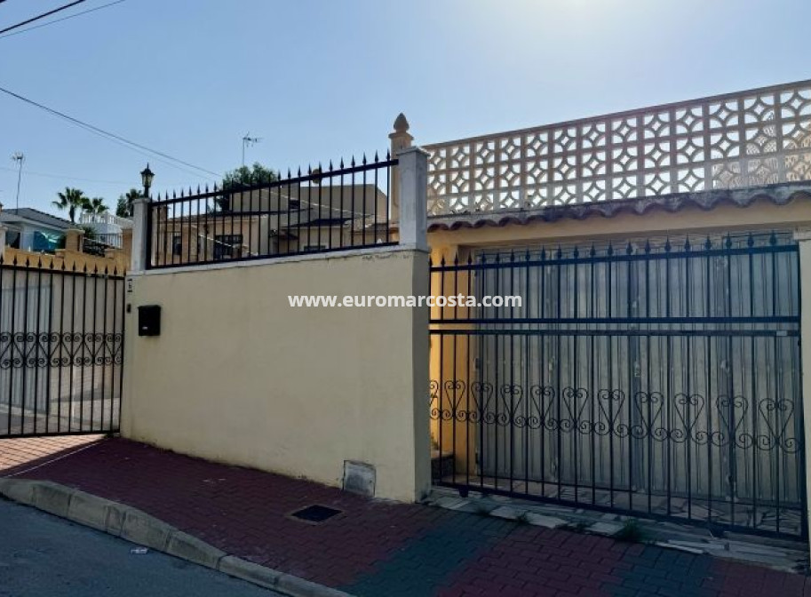 Sale - Villa - Torrevieja - Orihuela Costa