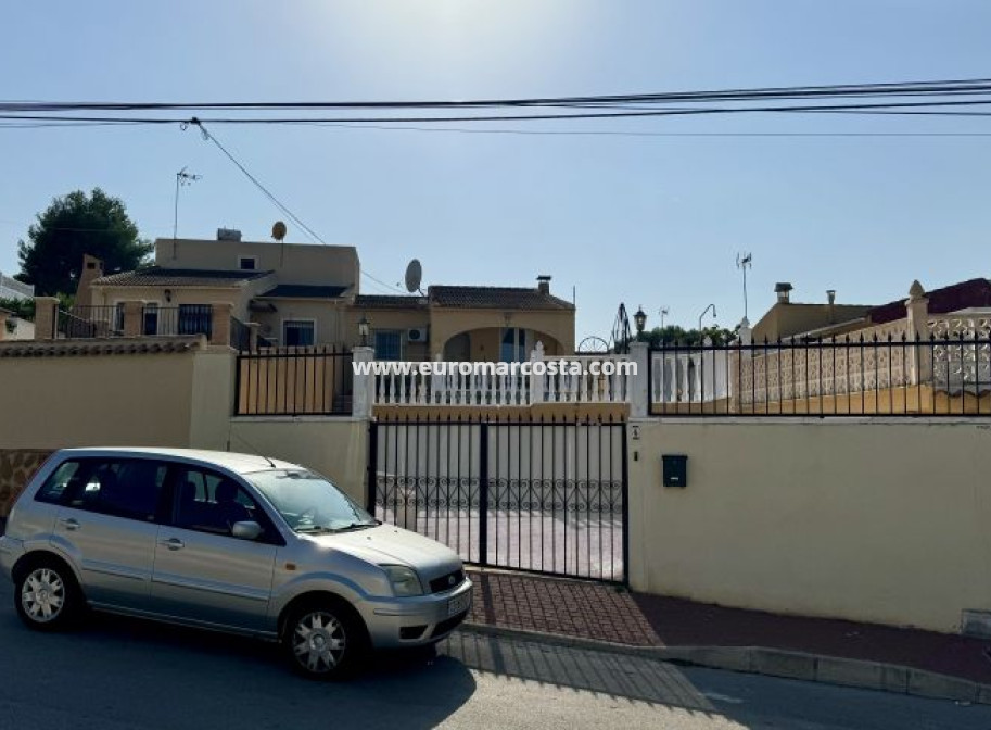 Sale - Villa - Torrevieja - Orihuela Costa