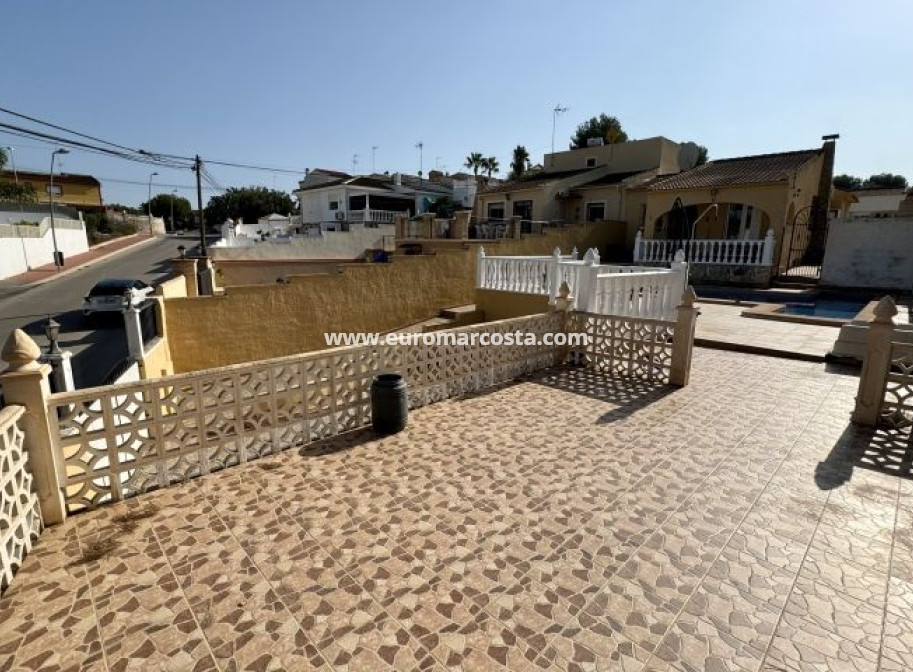 Sale - Villa - Torrevieja - Orihuela Costa