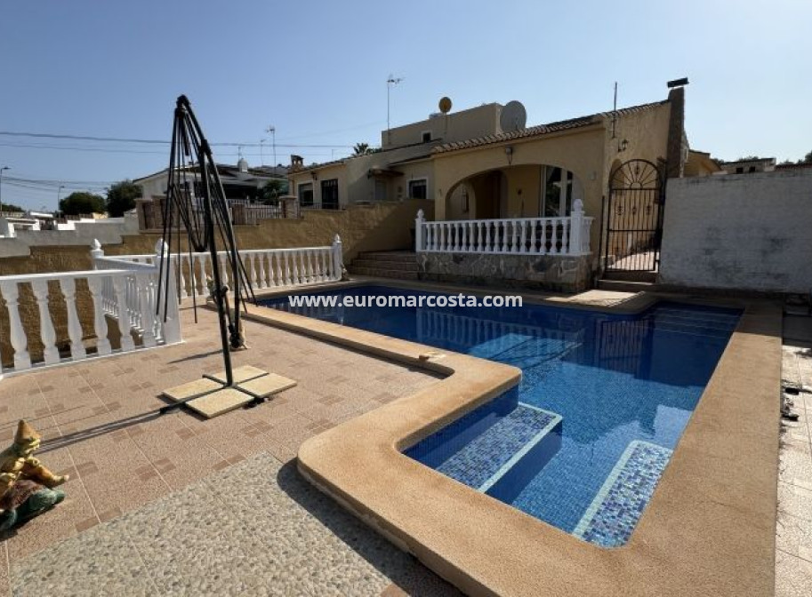 Sale - Villa - Torrevieja - Orihuela Costa