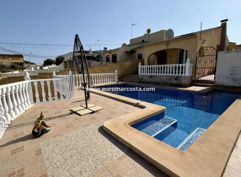 Sale - Villa - Torrevieja - Orihuela Costa