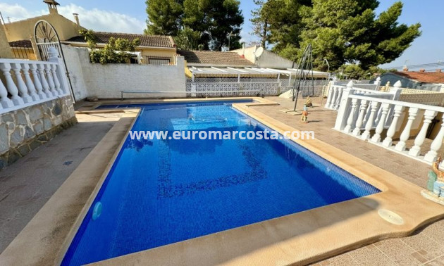 Sale - Villa - Torrevieja - Orihuela Costa