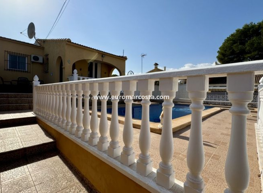 Sale - Villa - Torrevieja - Orihuela Costa