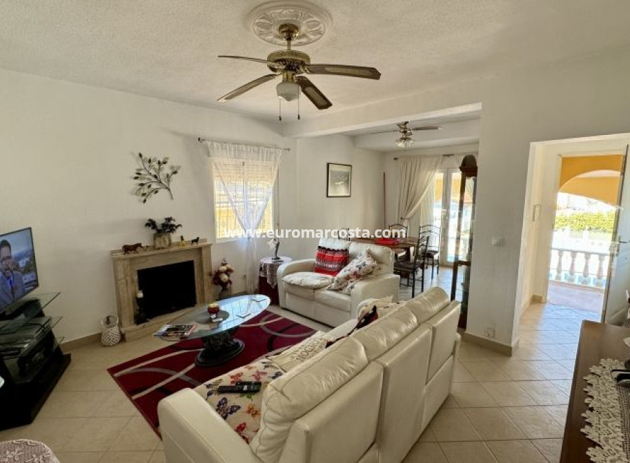 Sale - Villa - Torrevieja - Orihuela Costa