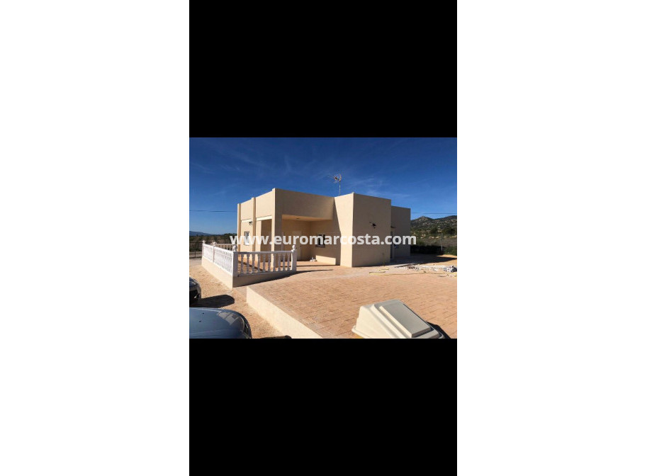 Sale - Villa - Pinós - Alicante