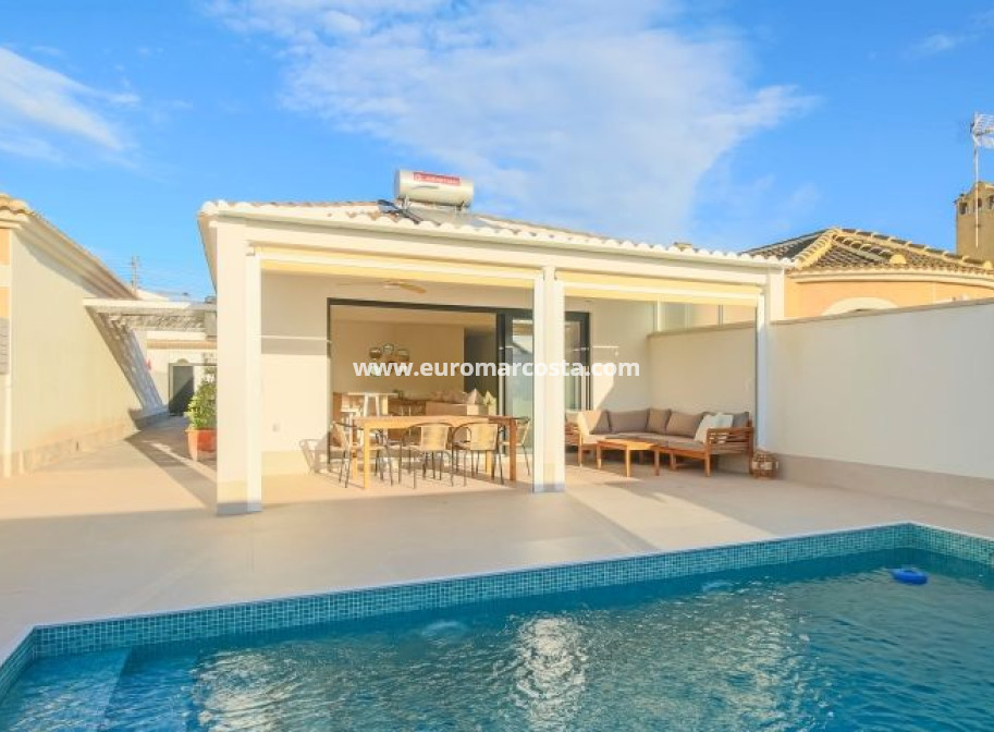 Sale - Villa - Torrevieja - TORREVIEJA