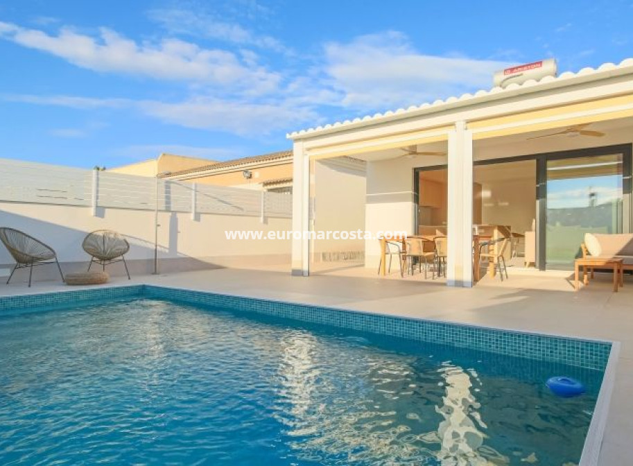Sale - Villa - Torrevieja - TORREVIEJA