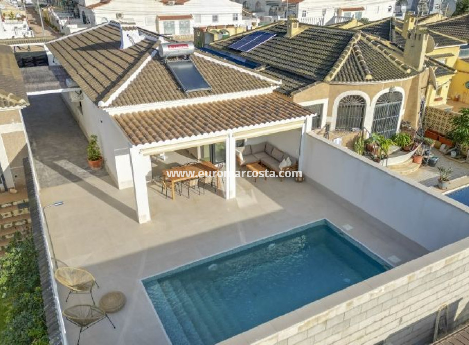 Sale - Villa - Torrevieja - TORREVIEJA