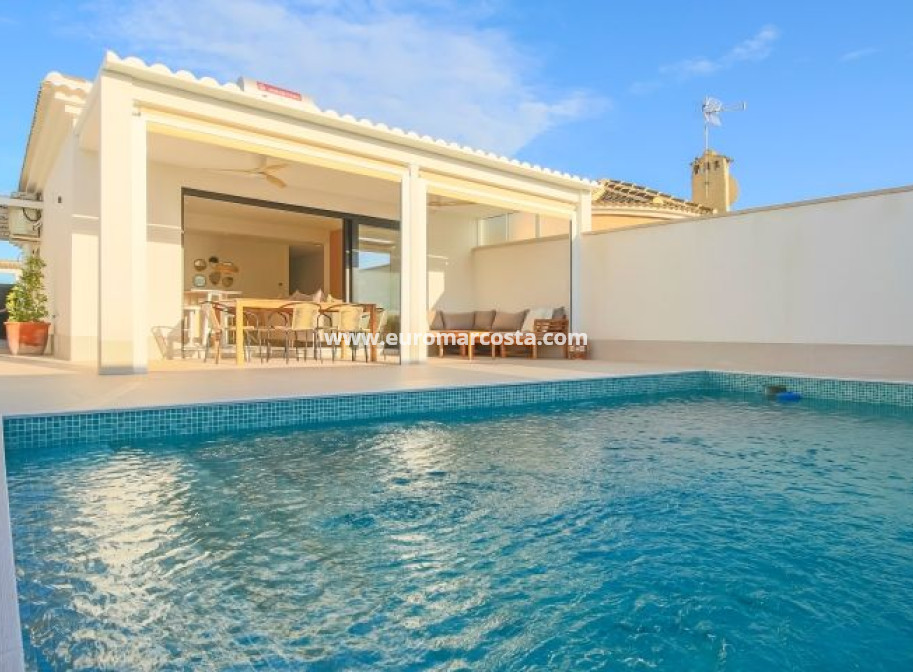 Sale - Villa - Torrevieja - TORREVIEJA