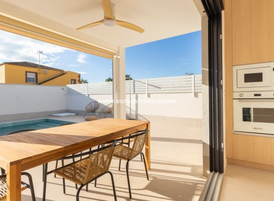 Sale - Villa - Torrevieja - TORREVIEJA