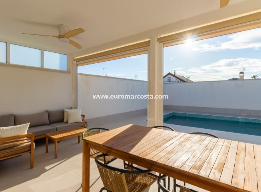 Sale - Villa - Torrevieja - TORREVIEJA