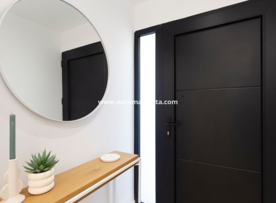 Sale - Villa - Torrevieja - TORREVIEJA