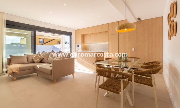 Sale - Villa - Torrevieja - TORREVIEJA