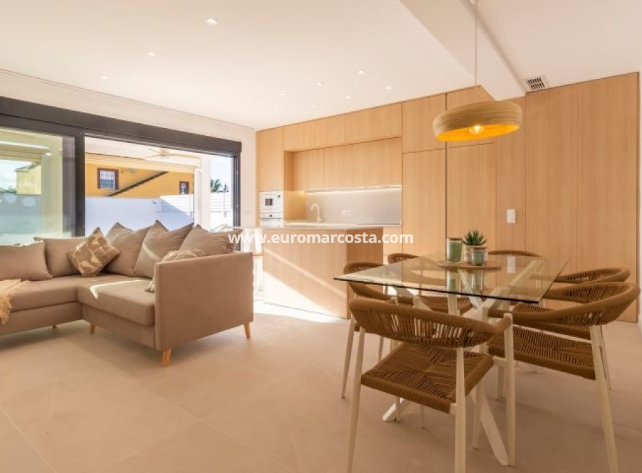 Sale - Villa - Torrevieja - TORREVIEJA