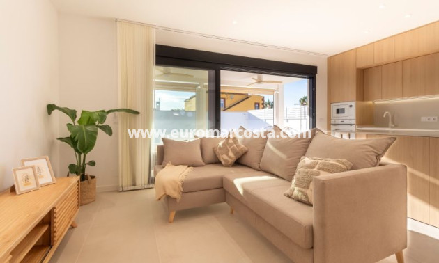 Sale - Villa - Torrevieja - TORREVIEJA