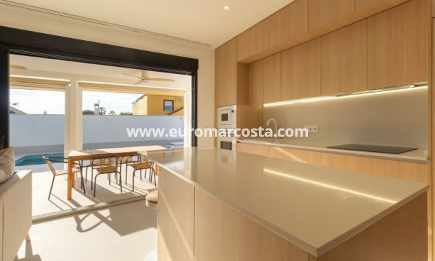 Sale - Villa - Torrevieja - TORREVIEJA